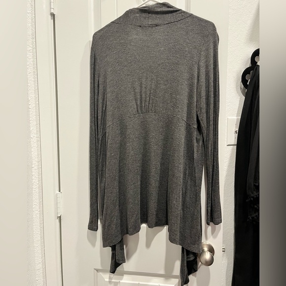 Cha Cha Vente Women’s Gray Sweater High Low Sweater Light Sweater Size M - Picture 4 of 4